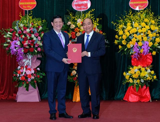 Thủ tướng trao Quyết định Bổ nhiệm chức danh Bộ trưởng Bộ Y tế cho GS.TS Nguyễn Thanh Long - Ảnh 2.